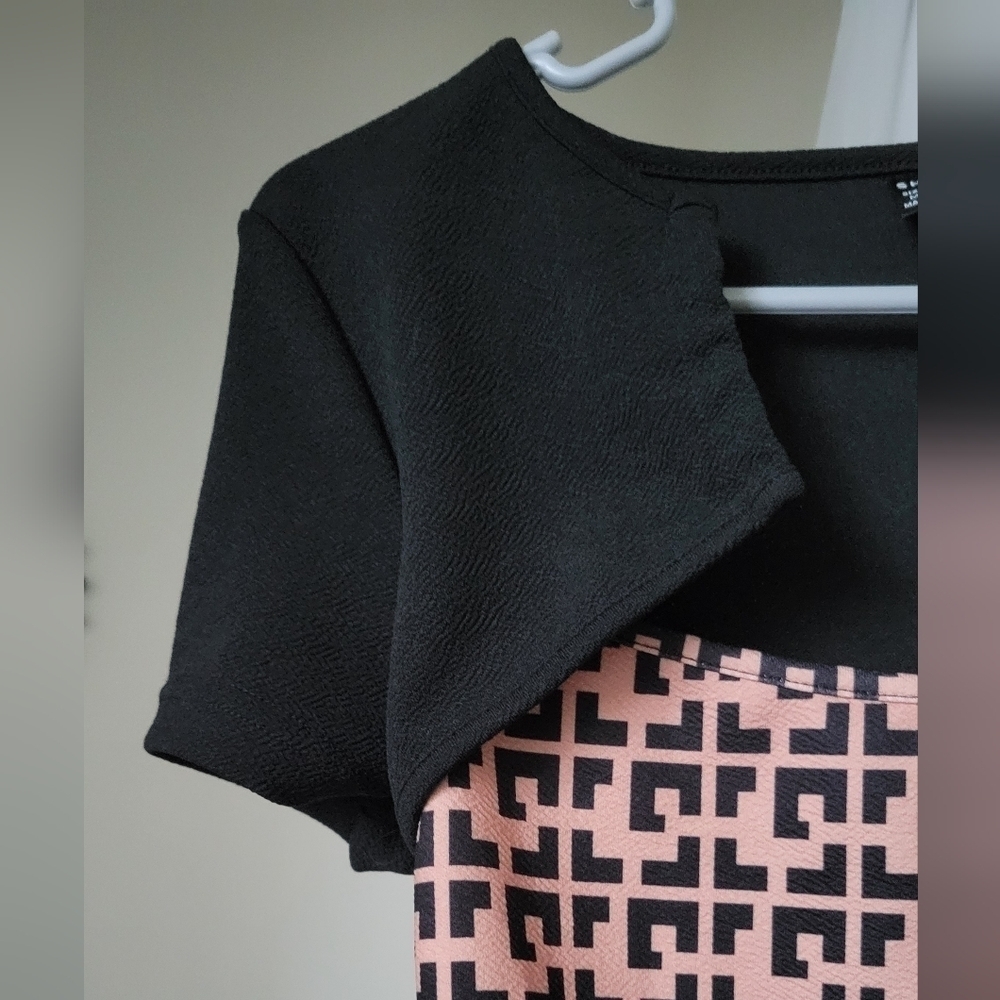 Geometry patterned blouse Medium/6 - Picture 3 of 4